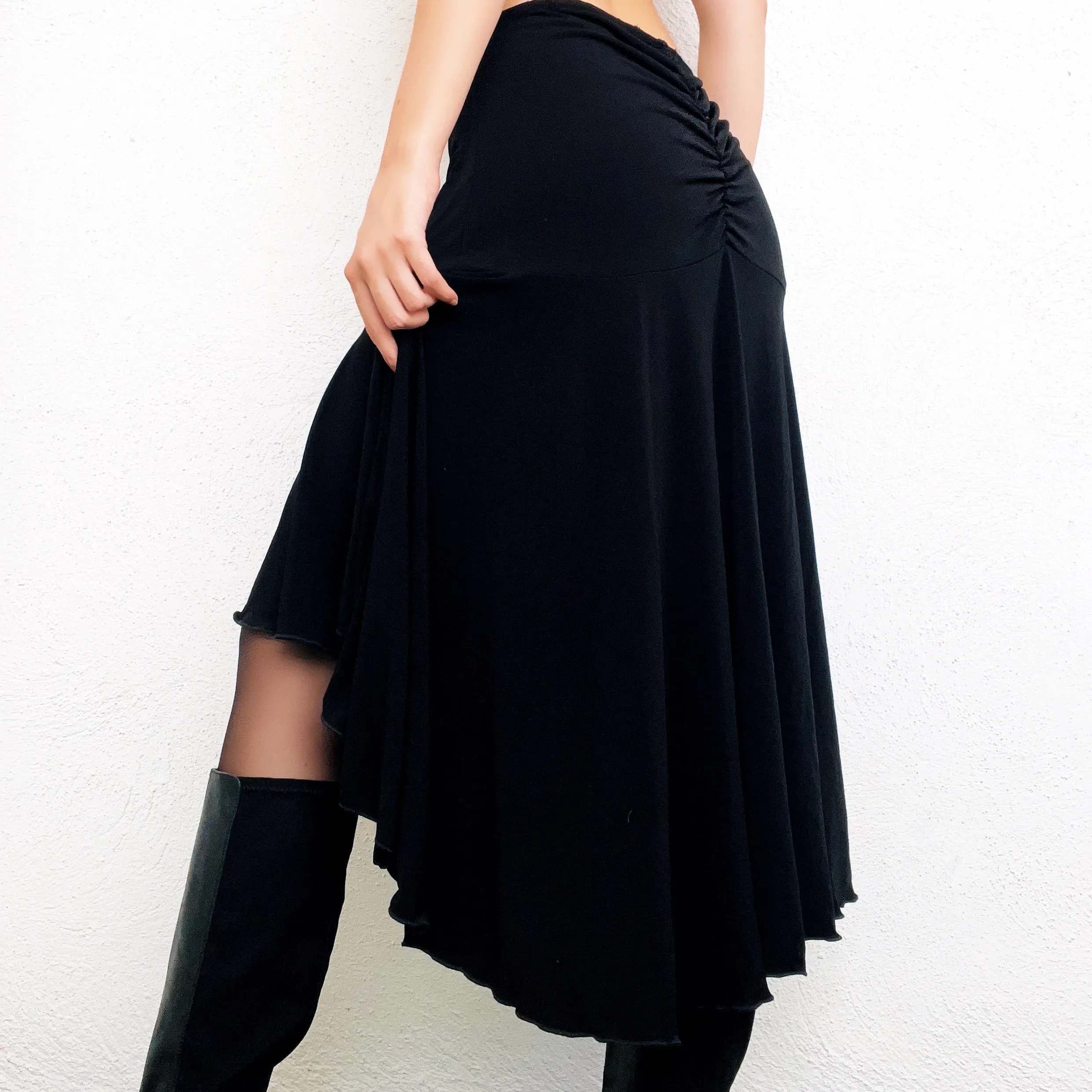 Early 2000s Ruched Black Midi Skirt (M)